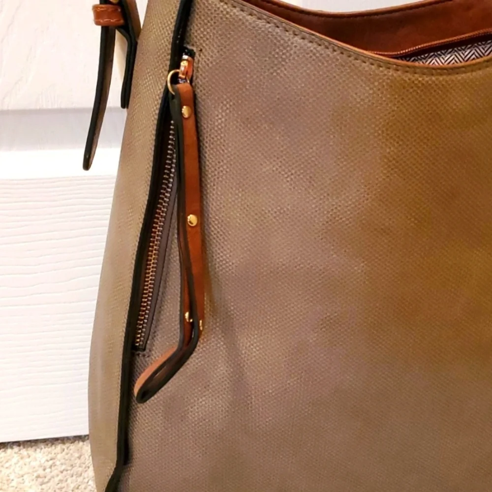 Elegant Tan Shoulder Bag